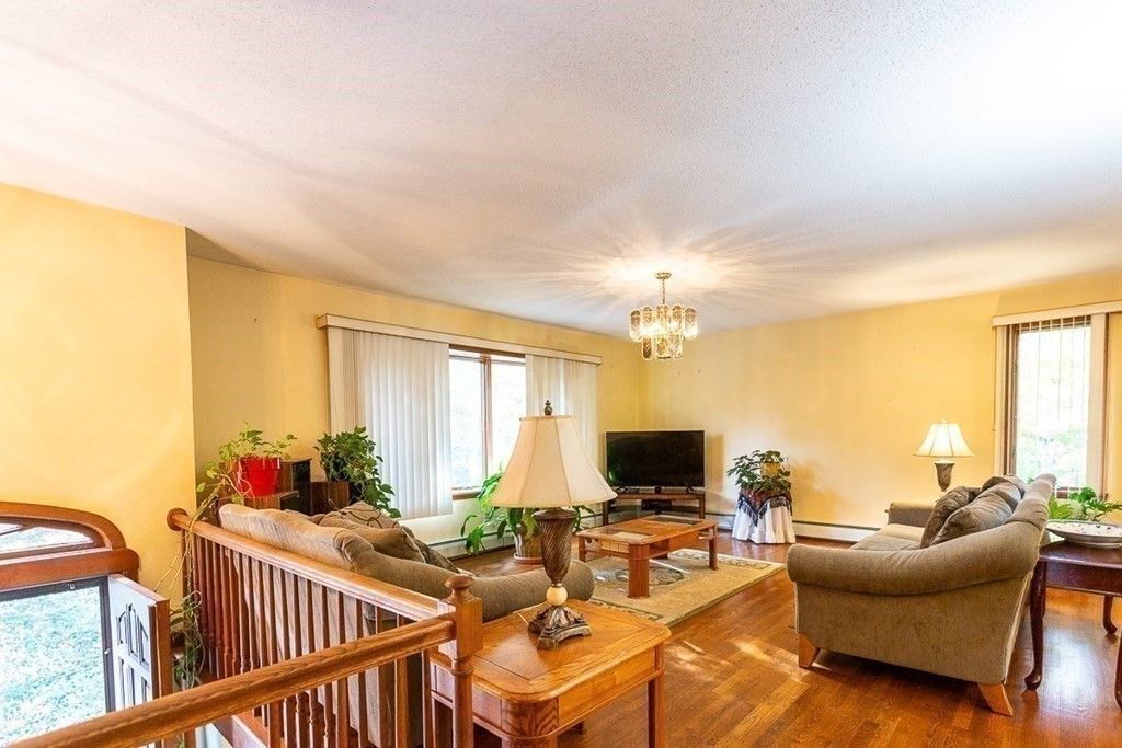 312 Mohawk Dr, Westport, MA 02790