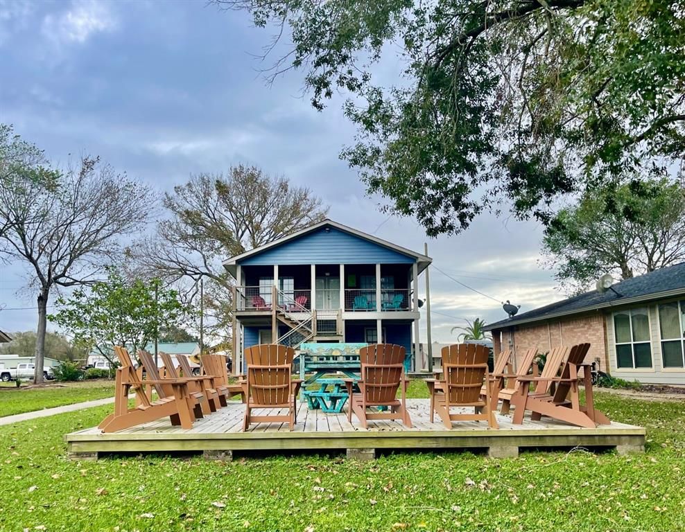 1676 County Road 243, Bay City, TX 77414
