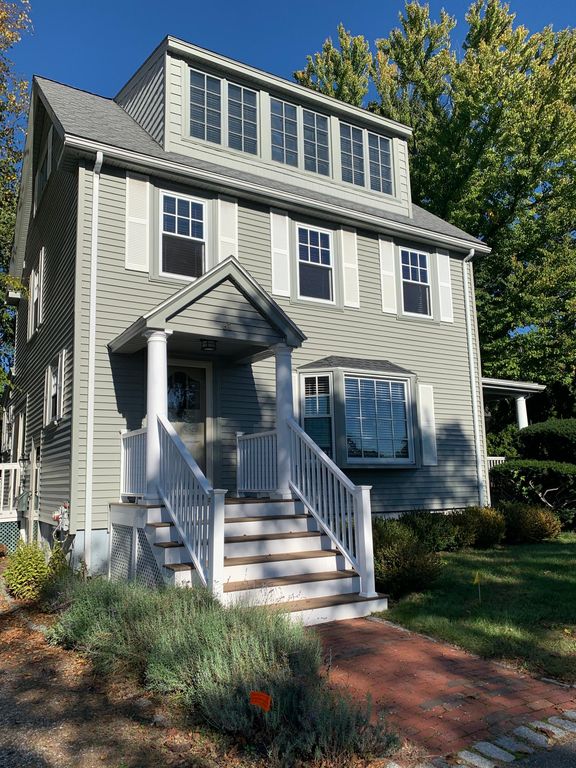 62 Beach St, Manchester, MA 01944