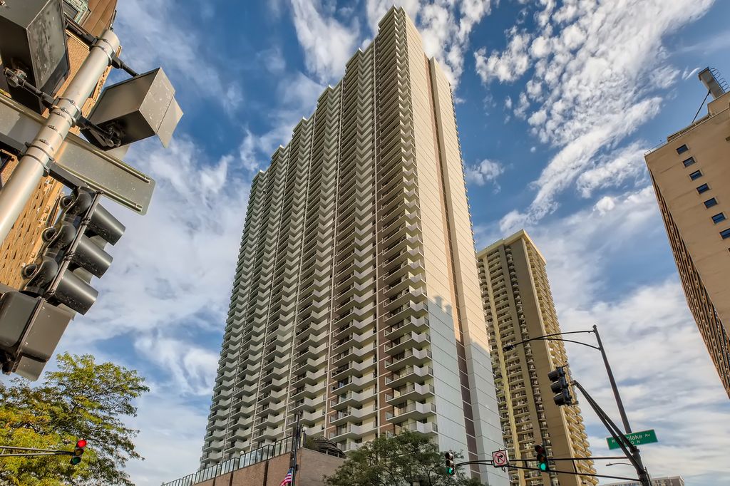 6033 N Sheridan Rd #30L, Chicago, IL 60660