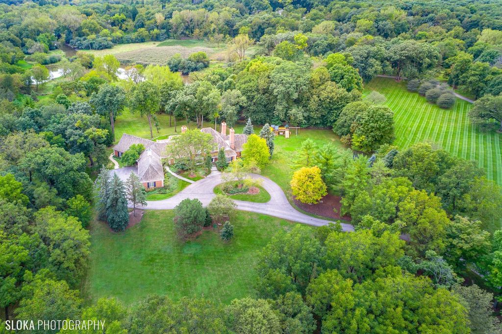 535 Oak Knoll Rd, Barrington, IL 60010