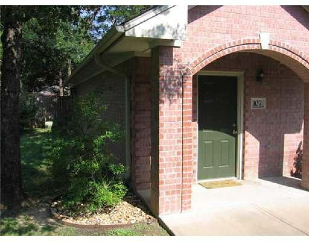 1702 Deacon Dr #107, College Station, TX 77845