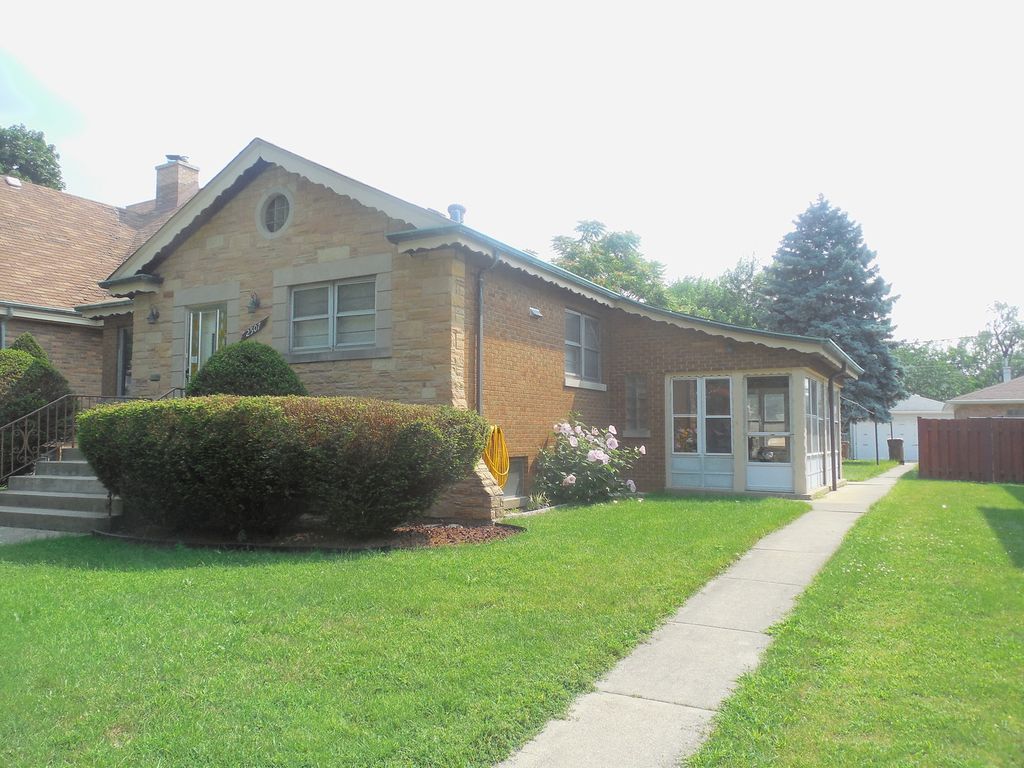 2507 Park Ave, North Riverside, IL 2 Bed, 2 Bath SingleFamily Home