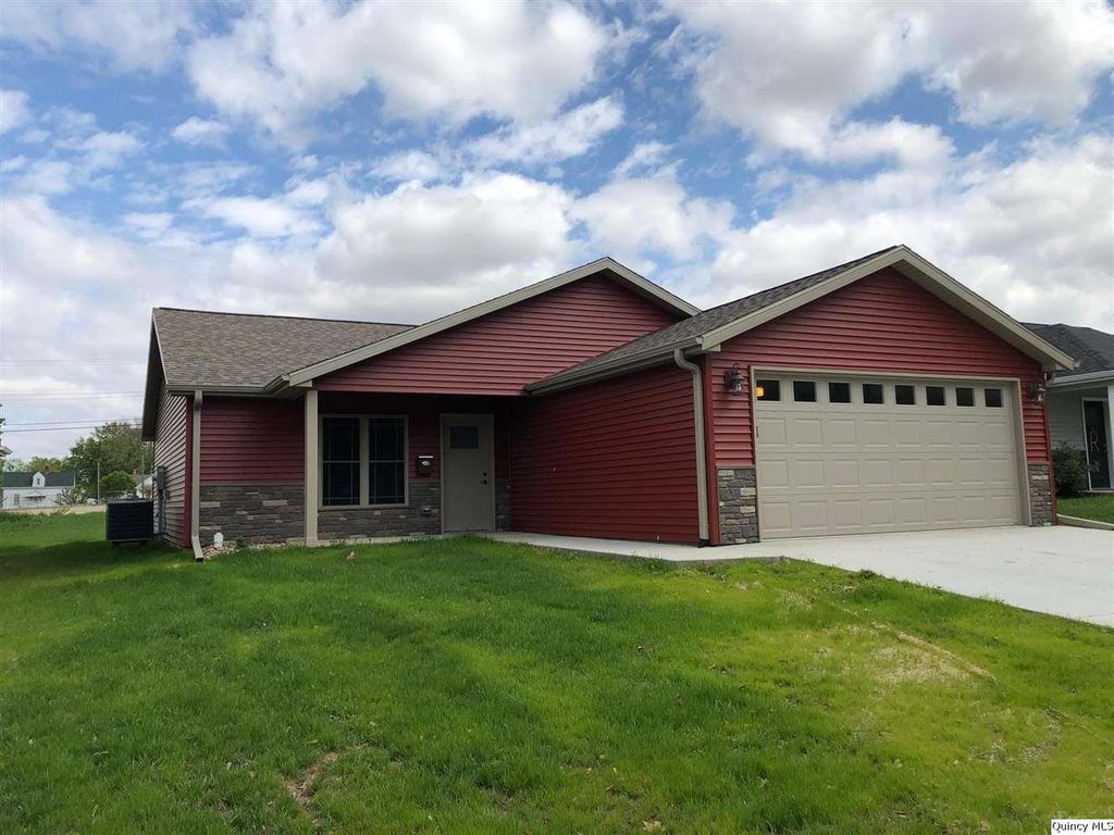 2031 Chestnut St, Quincy, IL 62301