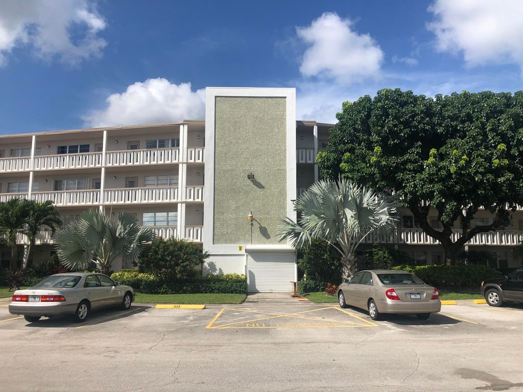 239 Southampton Dr #B, West Palm Beach, FL 33417
