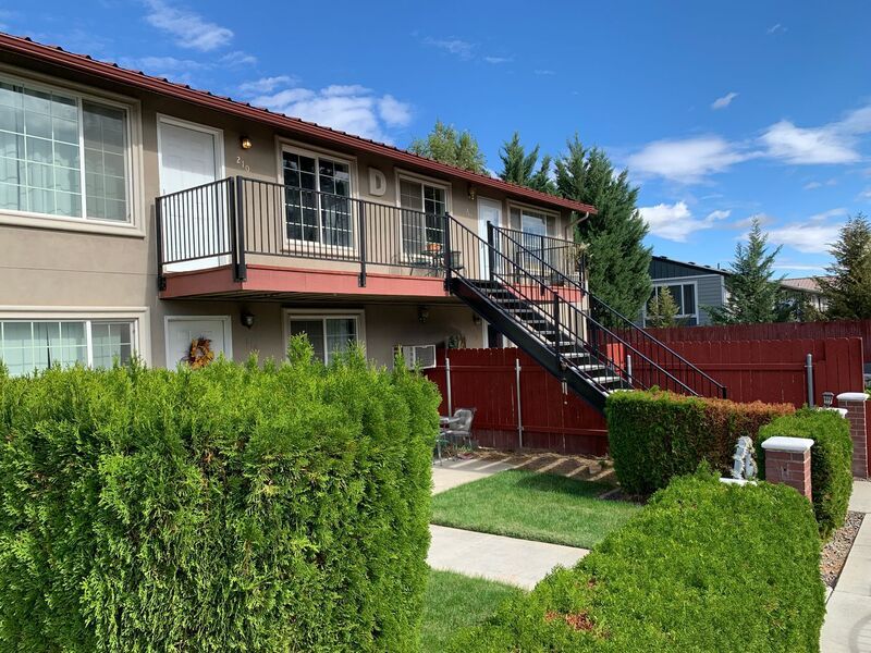 526 S 40th Ave #D209, West Richland, WA 99353