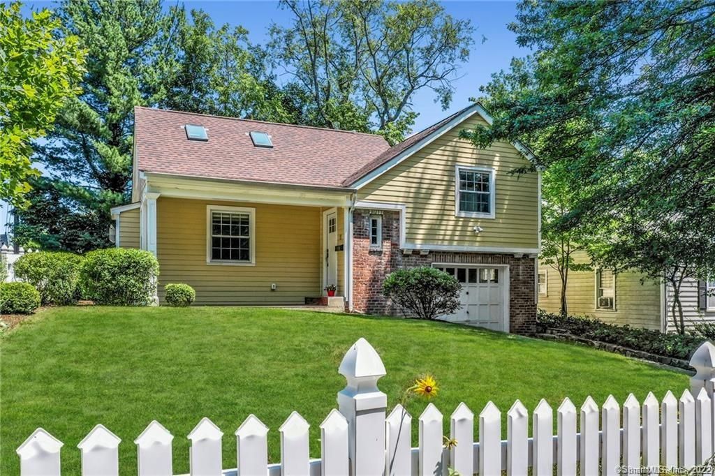 51 Pepper Ridge Rd, Stamford, CT 06905