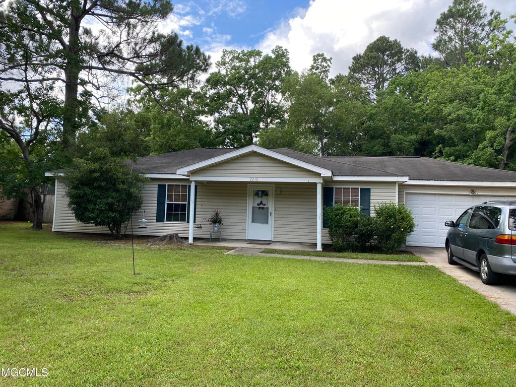 2212 Briargate Dr, Gautier, MS 39553