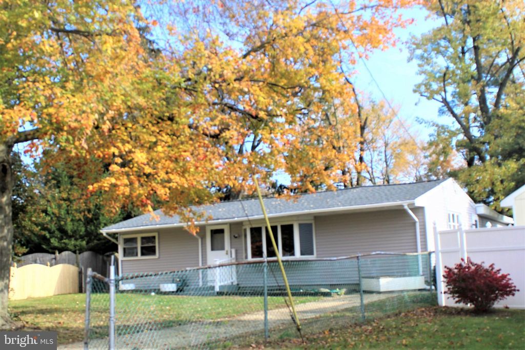 15 Devon Ct, Maple Shade, NJ 08052