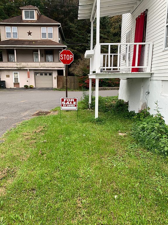 1501 W Wood St, Coal Township, PA 17866