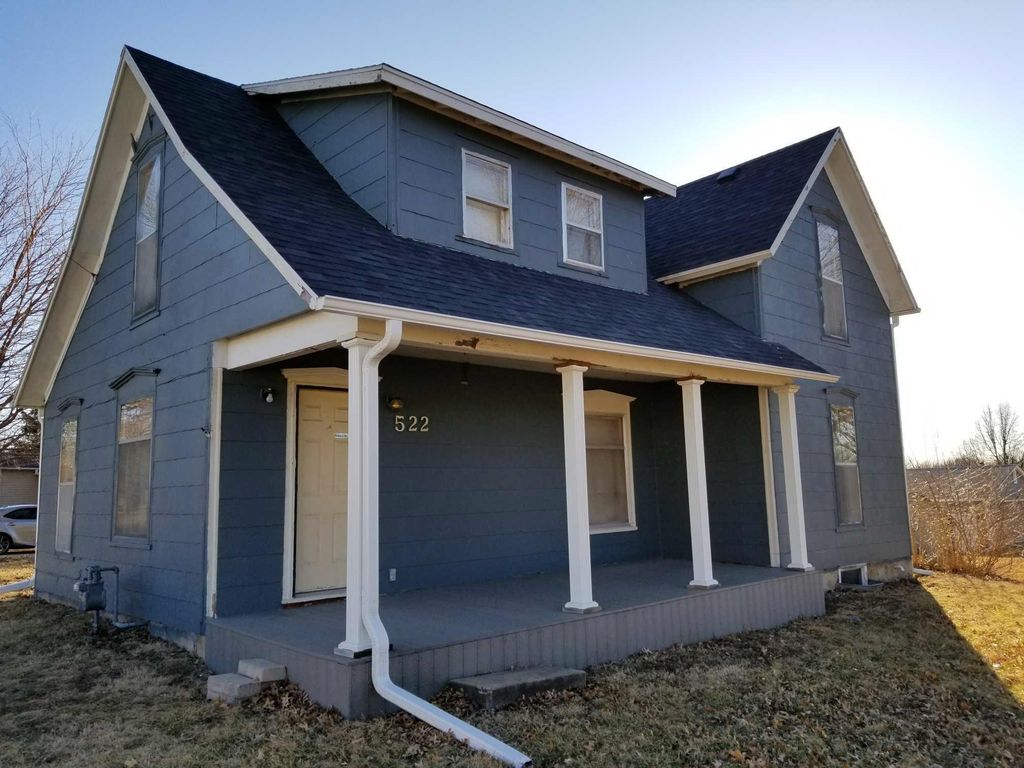 522 S 4th St, Hiawatha, KS - 3 Bed, 2 Bath Single-Family Home | Trulia