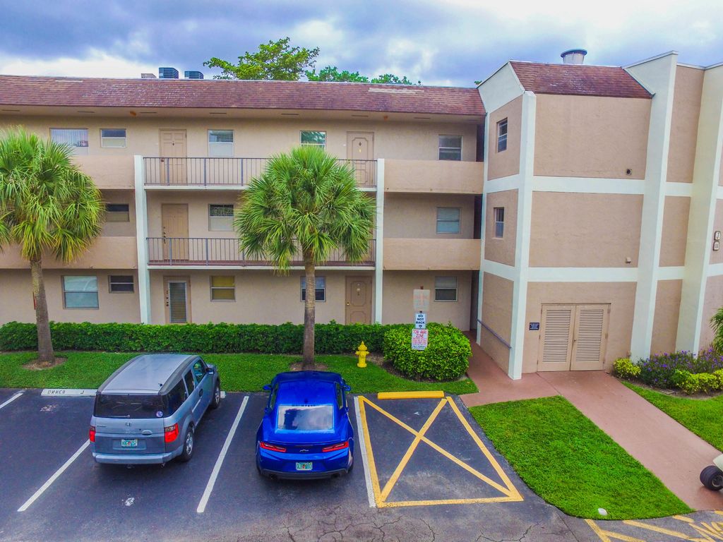 8380 Sands Point Blvd J105, Tamarac, FL 1 Bed, 2 Bath Condo 16
