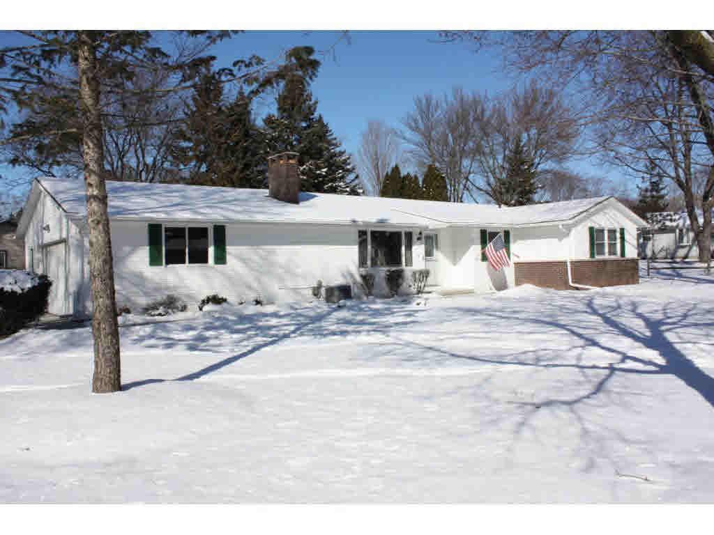 2654 Pioneer Dr, Green Bay, WI 54313