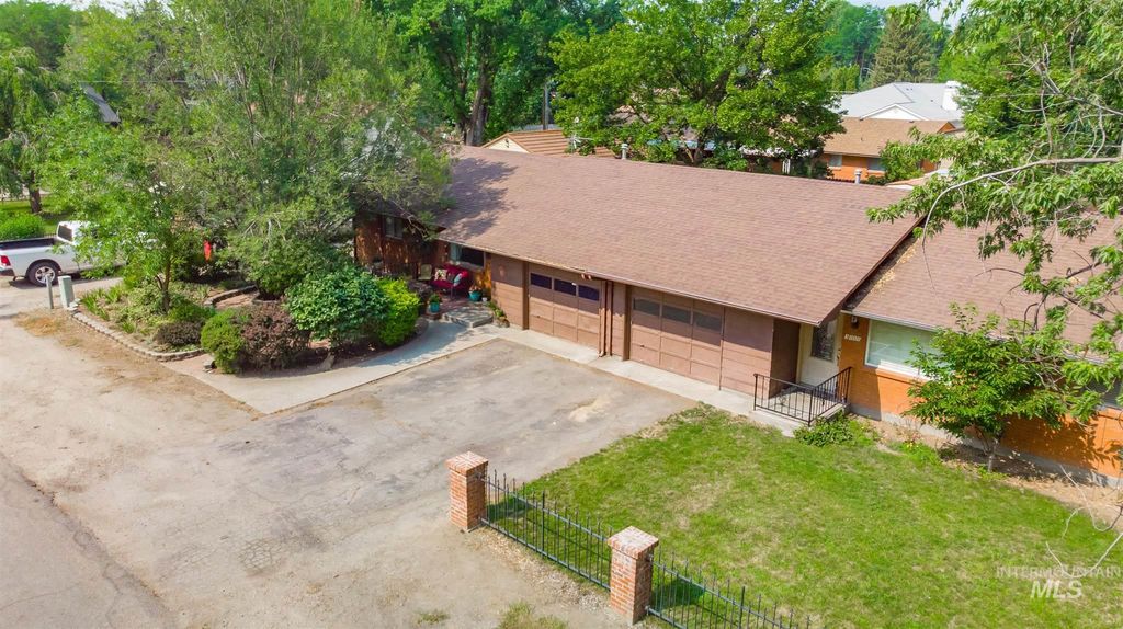 3109 & 3111 N Tamarack Dr, Boise, ID 83703
