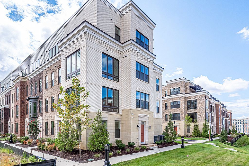 500 Harborview Dr #359, Oxon Hill, MD 20745