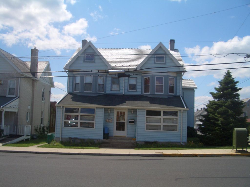230 N 5th St, Emmaus, PA 18049