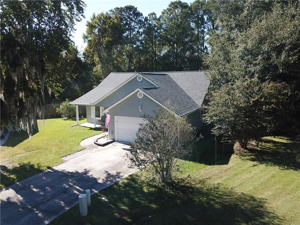 151 Lakeside Dr, Kingsland, GA 31548