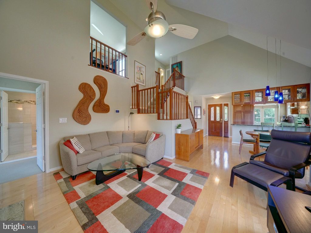 14215 Summit Ln, Laurel, MD 20708