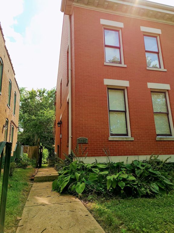 2332 Hickory St, Saint Louis, MO 63104