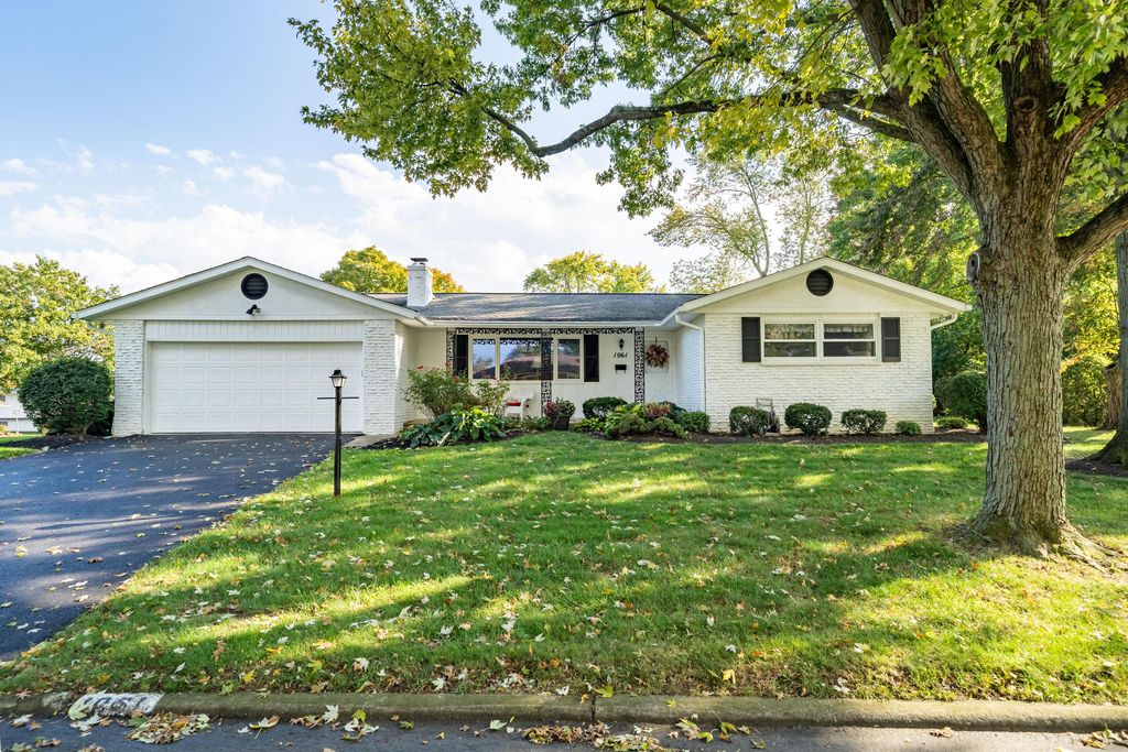 1061 Stanhope Dr, Columbus, OH 43221