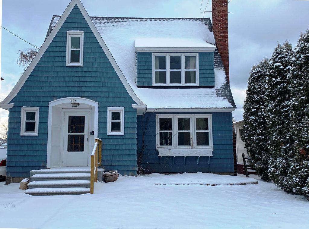 905 John St, Sault Sainte Marie, MI 49783