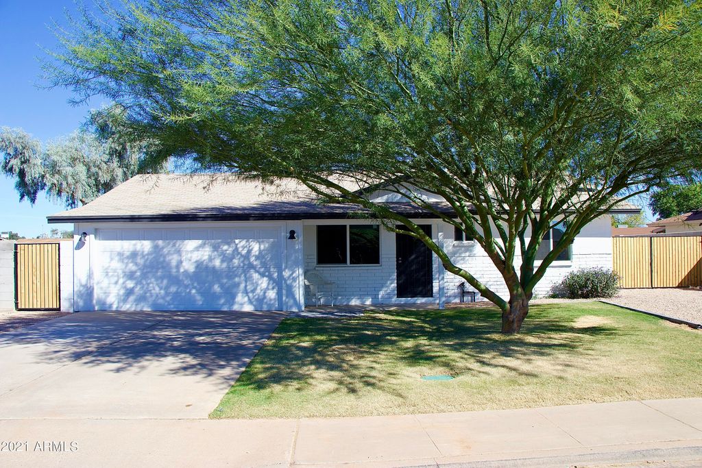 2904 E Pueblo Ave, Mesa, AZ 85204
