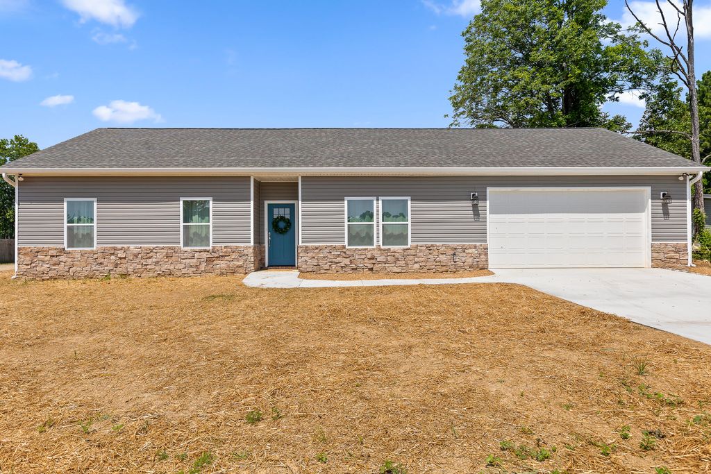 141 Aviation Dr, Rossville, GA 30741 See Estimated Value