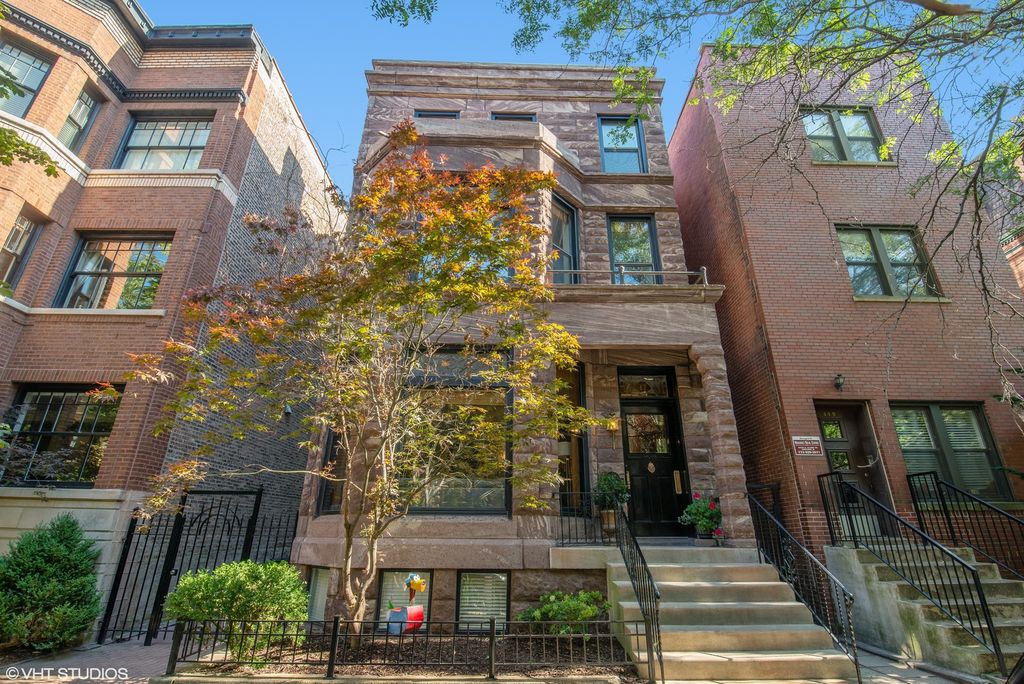 447 W Roslyn Pl, Chicago, IL 60614