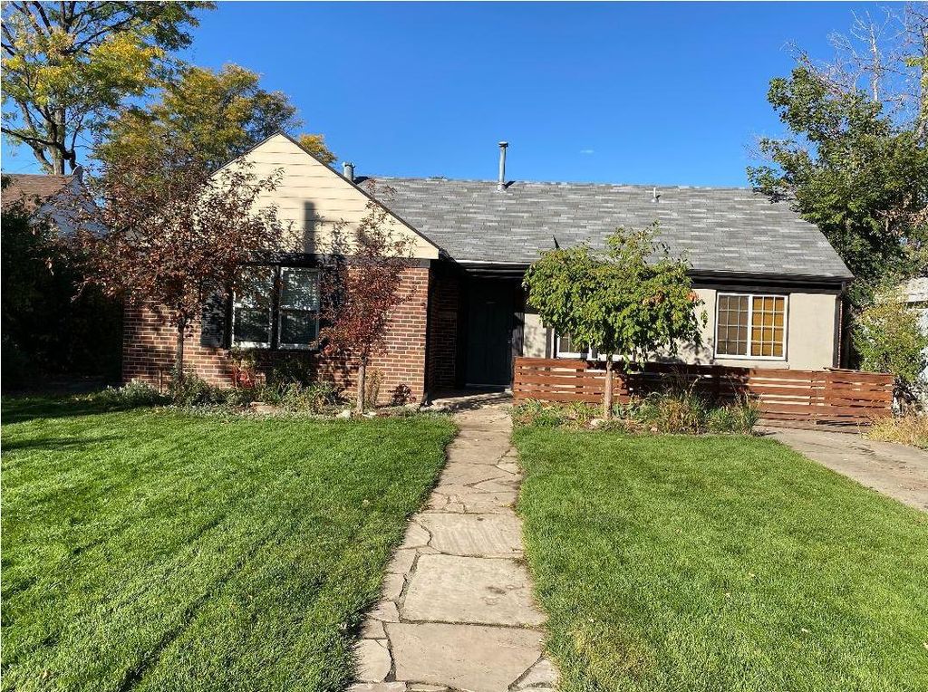 1941 Roslyn St, Denver, CO 80220