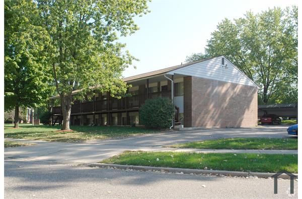 3715 Sandhurst Dr #3, Lansing, MI 48911