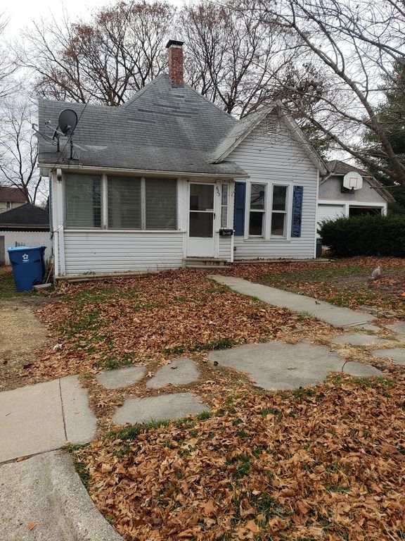 623 N Dixon Ave, Dixon, IL 61021 2 Bed, 1 Bath SingleFamily Home MLS 10944244 13 Photos