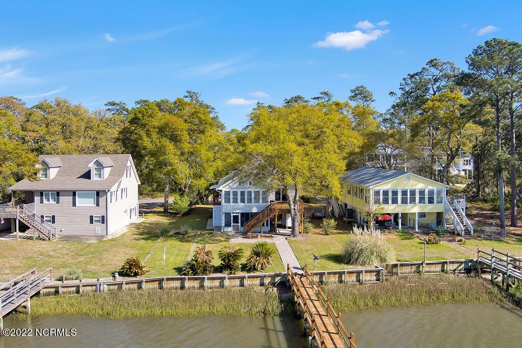 homes for sale yacht drive oak island nc