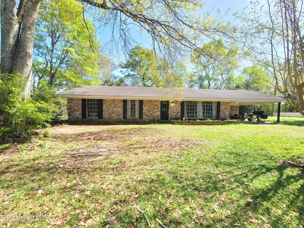 214 Rayburn Rd, Carriere, MS 39426