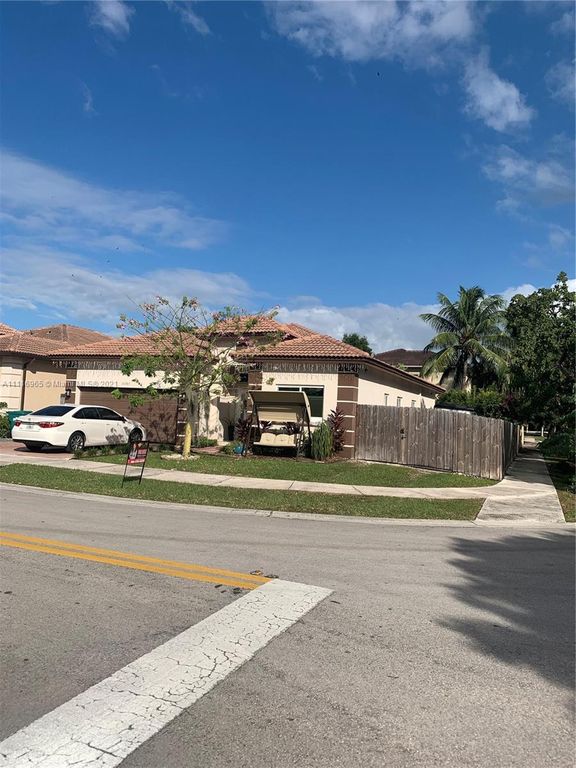 20383 SW 87th Pl, Miami, FL 33189