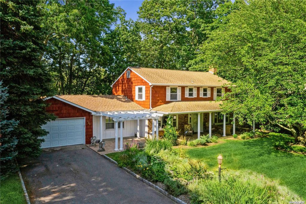 925 Long Creek Dr, Southold, NY 11971
