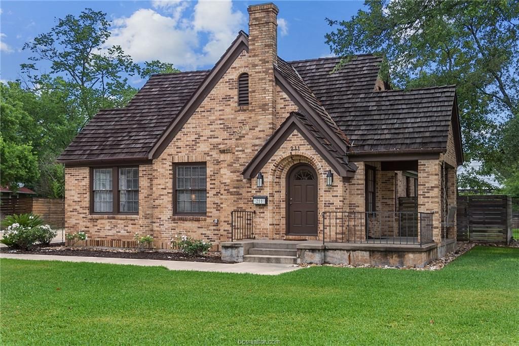 211 Pershing Ave, College Station, TX 77840