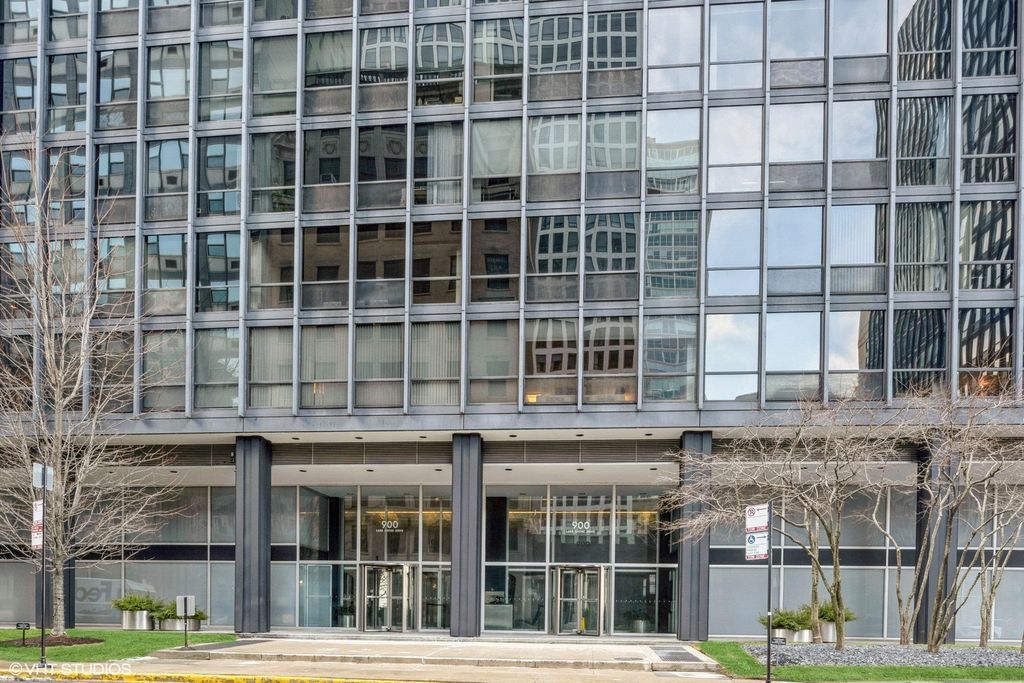 900 N Lake Shore Dr, Chicago, IL 60611