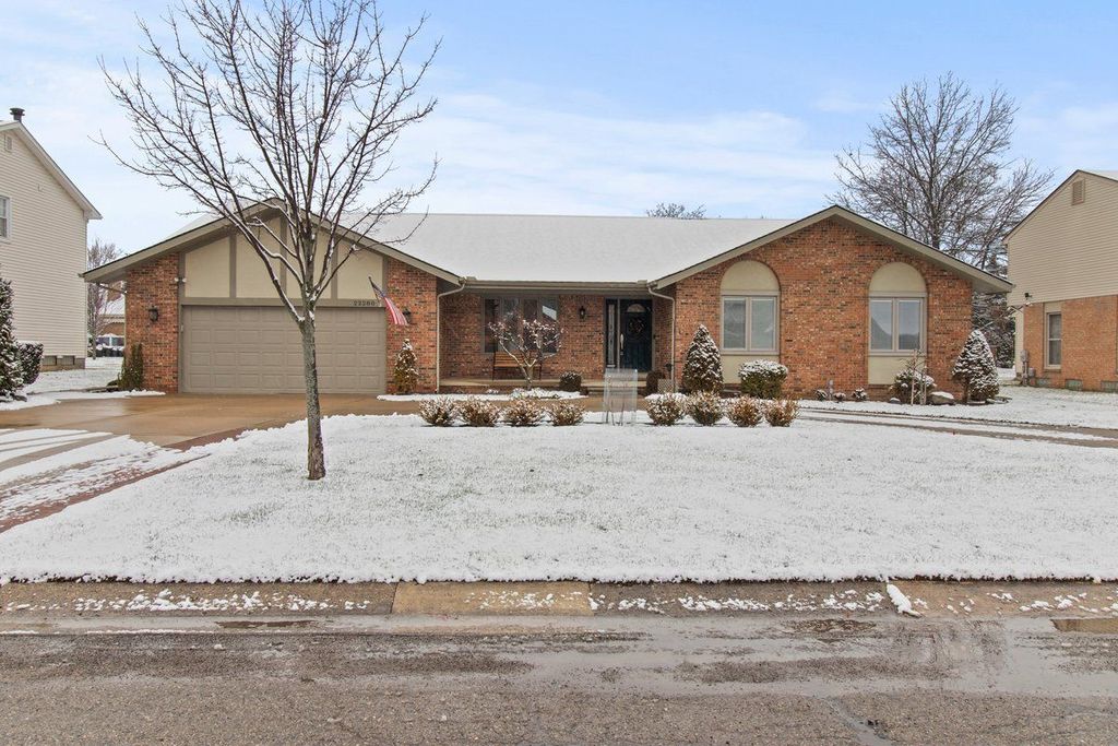 22280 Meridian Ln, Novi, MI 48375