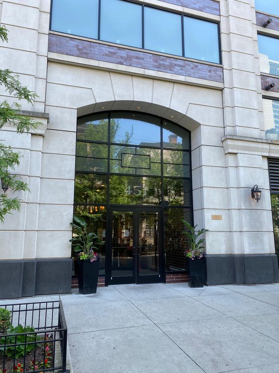 451 W Huron St #1207, Chicago, IL 60654