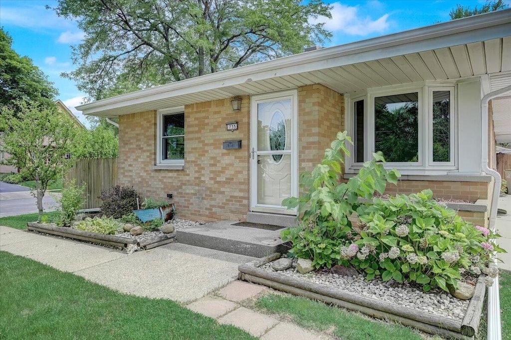 735 East Bolivar Ave, Milwaukee, WI 53207