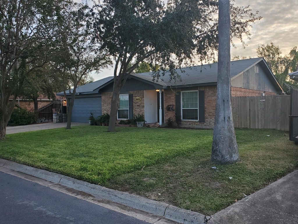 2933 N  1st St, McAllen, TX 78501