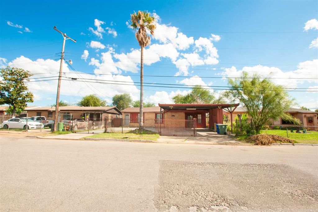 1005 E San Carlos St, Laredo, TX 78041