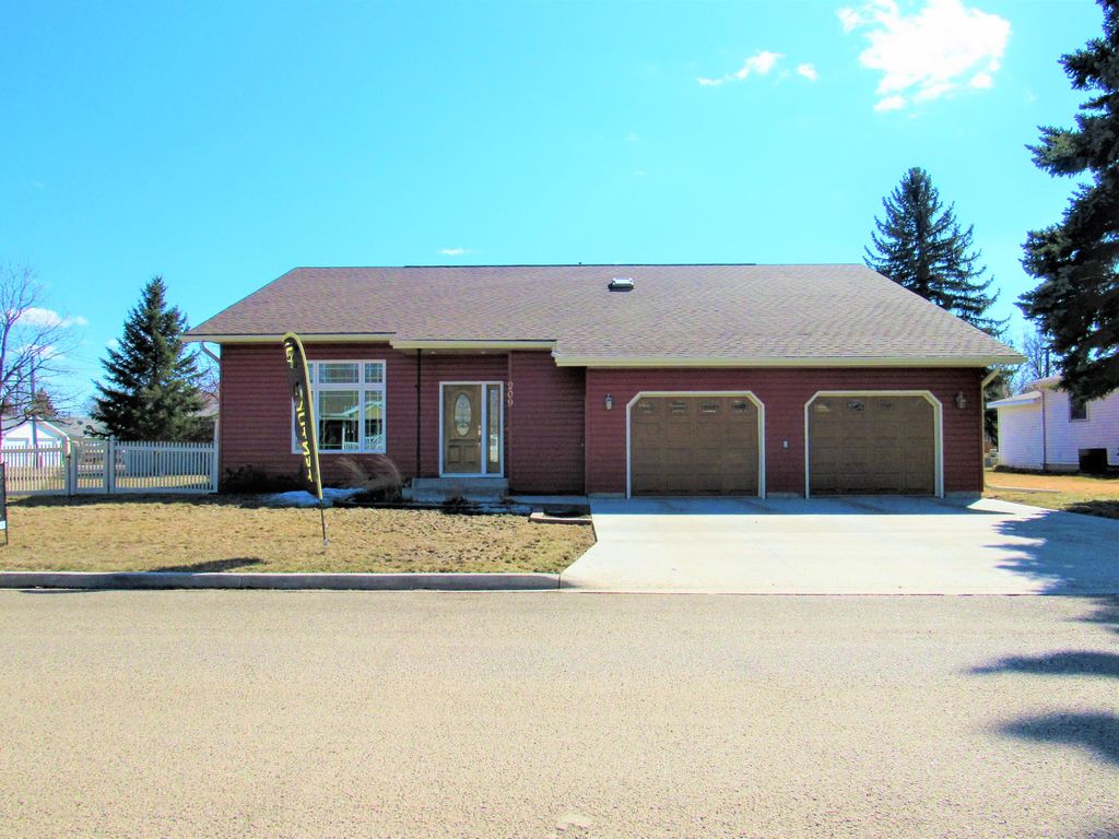209 3rd St NW, Hazen, ND 4 Bed, 5 Bath SingleFamily Home 43 Photos
