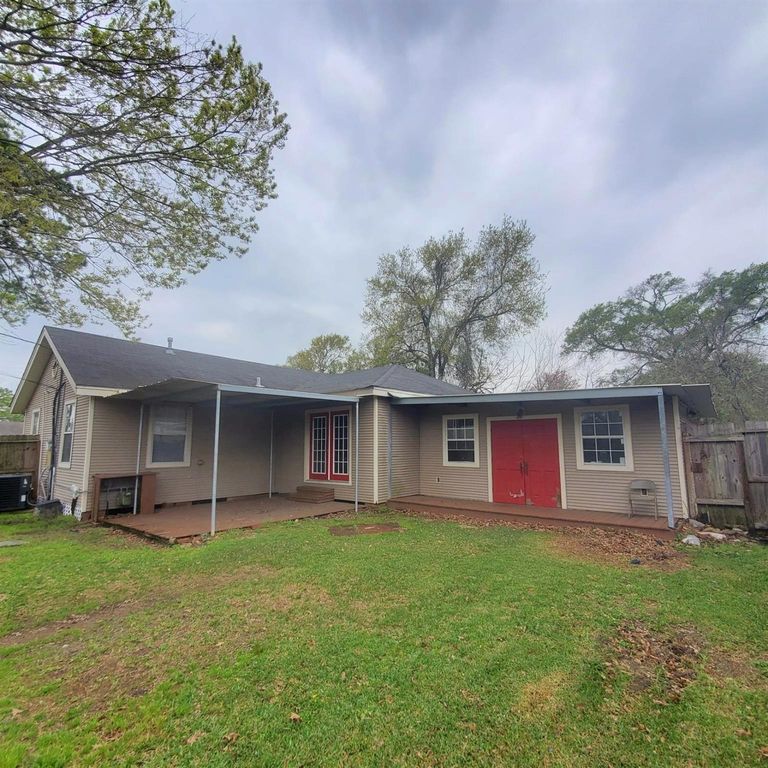 4800 Beaumont Ave, Groves, TX 77619