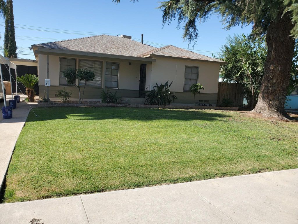 29 Irene St, Bakersfield, CA 93305