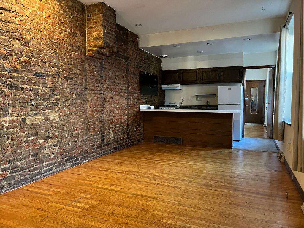 119 Christian St #1F, Philadelphia, PA 19147