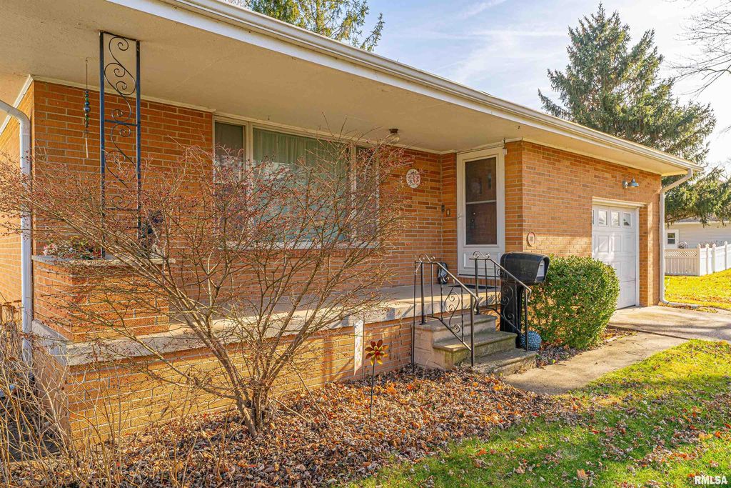 313 N Scott St, Mount Pulaski, IL 62548 Trulia