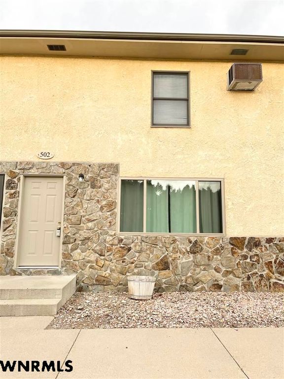502 W 42nd St, Scottsbluff, NE 69361