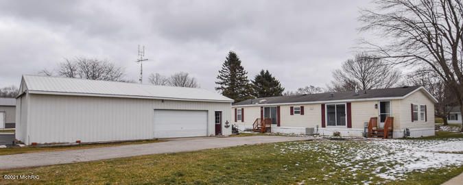 709 W Channel Dr, Coldwater, MI 49036