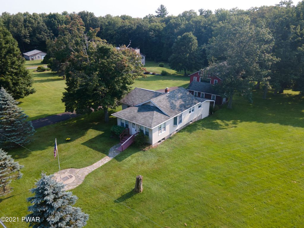 226 Highway 739, Hawley, PA 18428